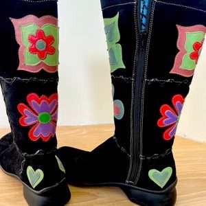 Beautiful, fun square toe, suede/leather boot.  Vintage 2000’s. Great condition